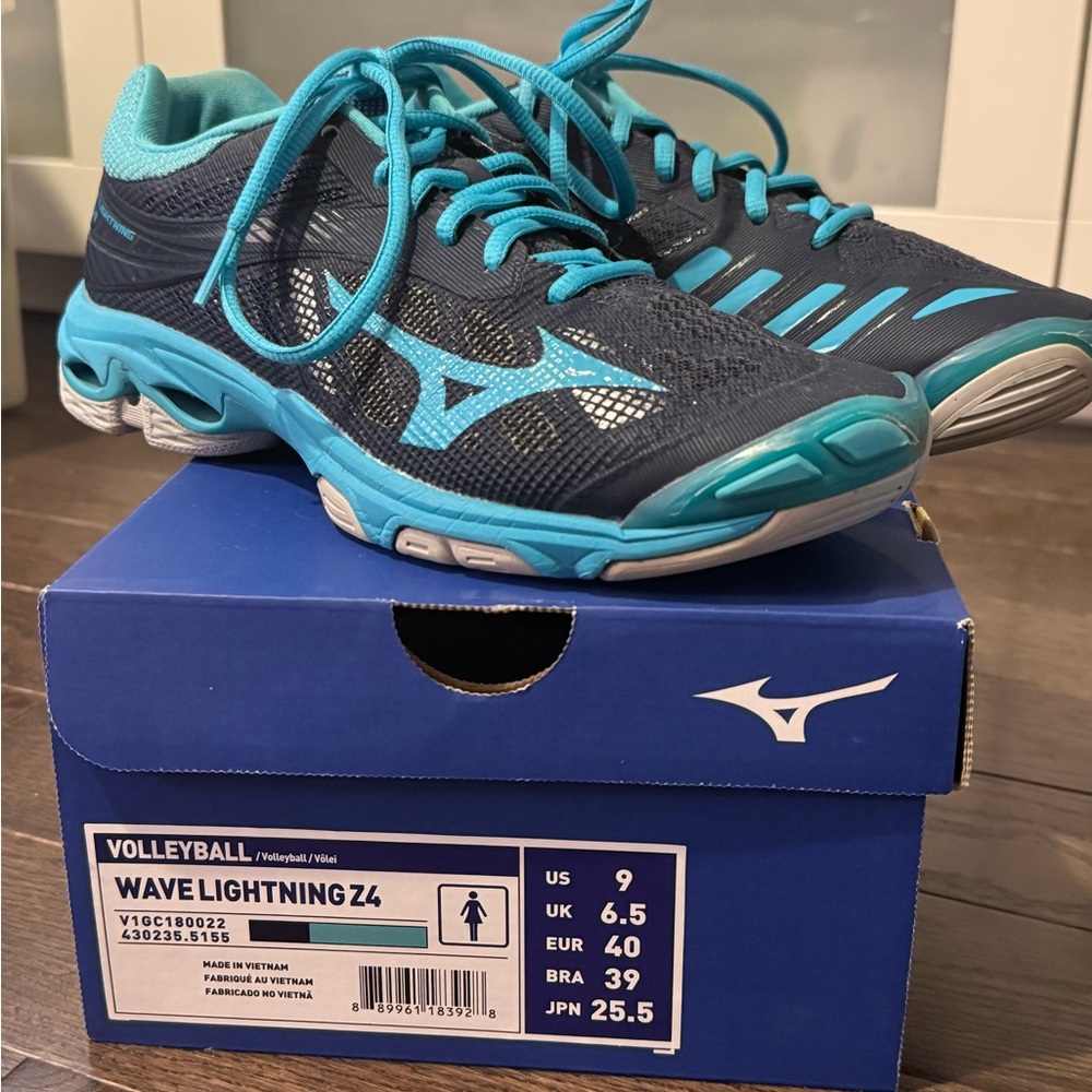 Women's US9 Mizuno Volleyball Court Shoes - - Picture 6 of 8